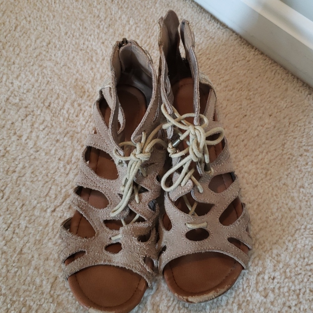 Tan heeled Sandals